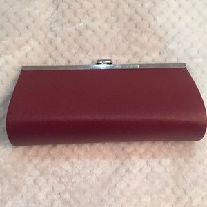 Wine color clutch
